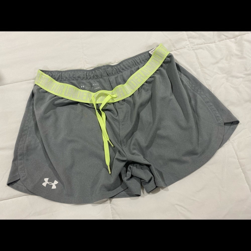 Under Armour Women’s Shorts - size L